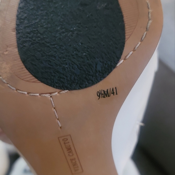Vince Camuto heel - Picture 3 of 4